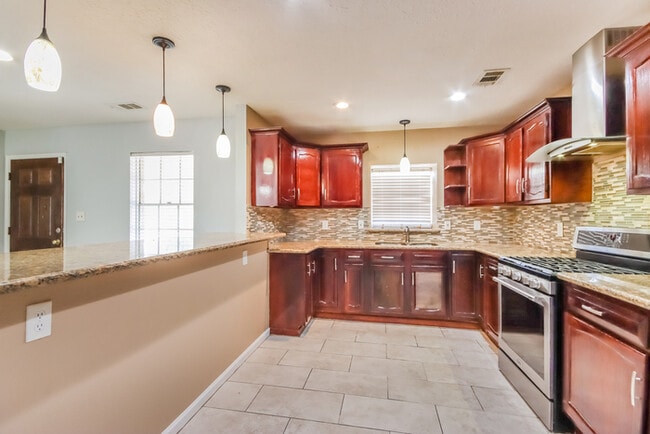 Photo - 810 Townley St