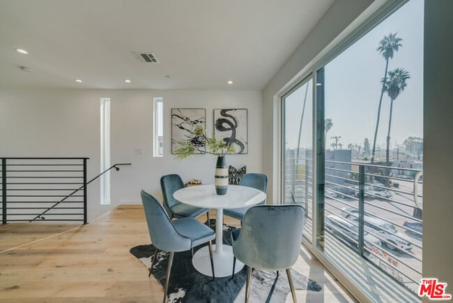 Photo - 739 Mariposa Ave