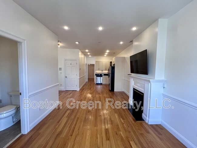 Photo - 150 1/2 M Street