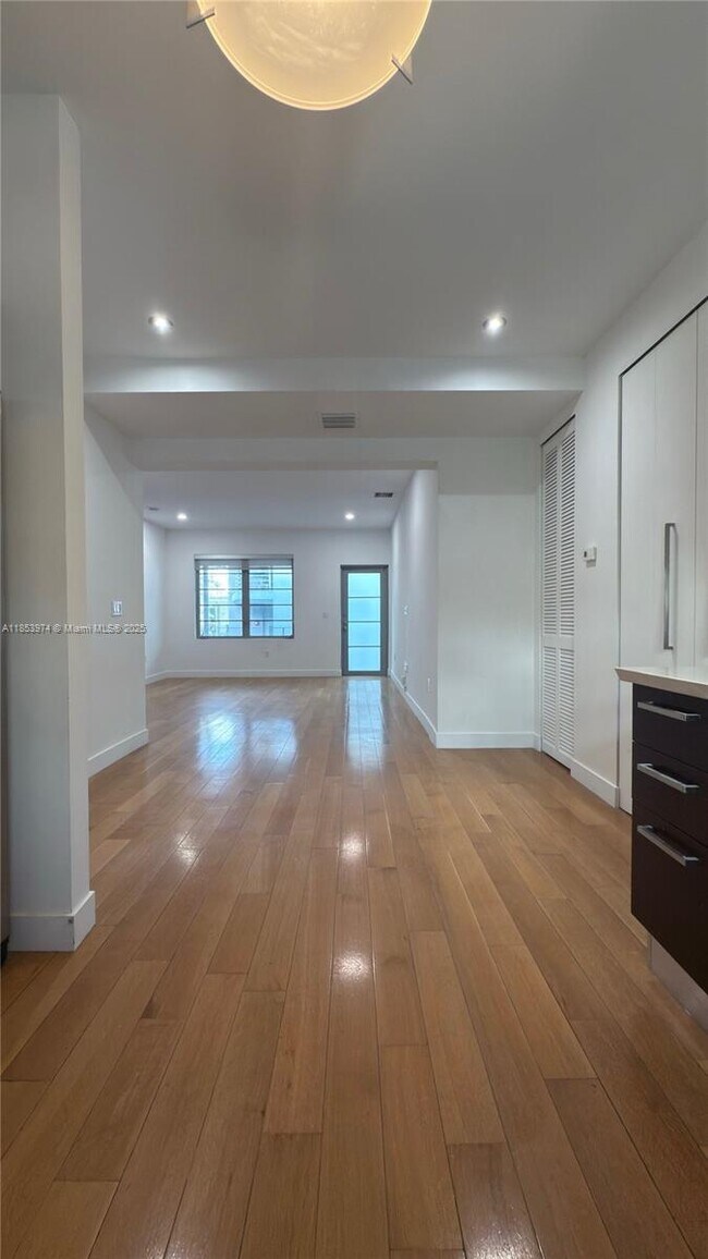 Photo - 2021 Meridian Ave Unit 11