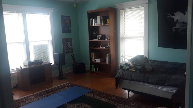 Photo - Huge sunny vintage 4bedroom apartment Unidad 2