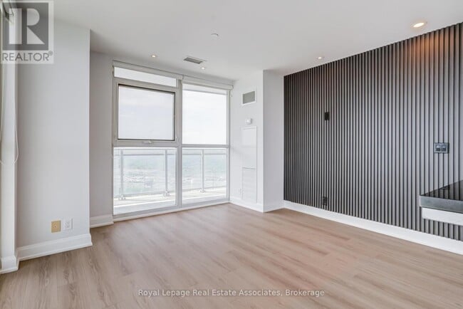 Photo - 33 Shore Breeze Dr Unit 2803