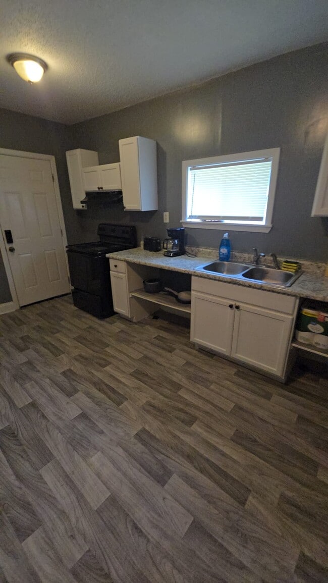 Photo - 2483 Vandale Ave