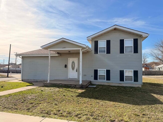 Building Photo - LEASETAKEOVER: NO DEPOSIT NEEDED!!! 4 BEDROOM / 2 BATHROOM HOUSE IN JOPLIN MO!!!