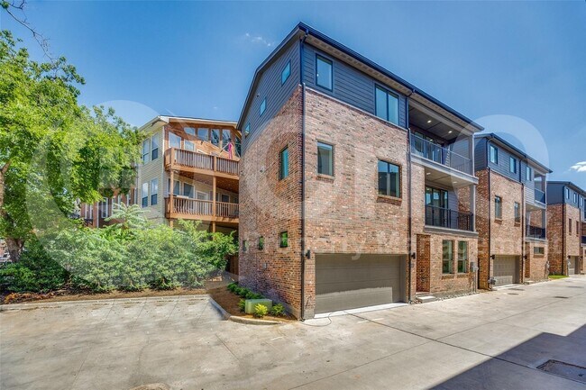 Building Photo - 1552 Cosette Dr