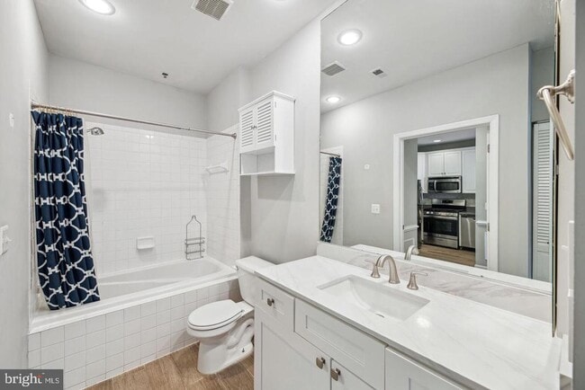 1321 N Adams Ct Unit 305
