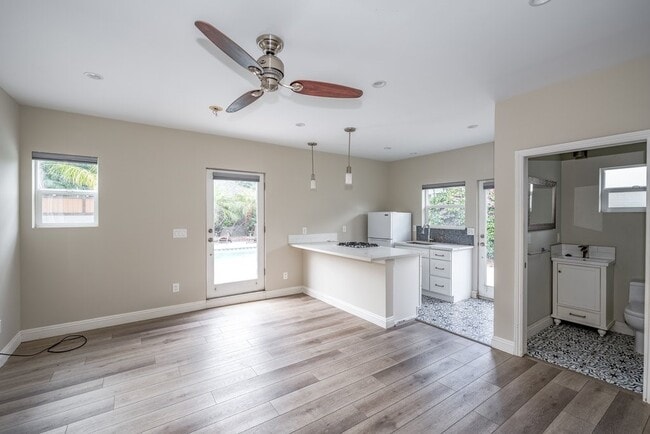 Photo - 5940 Simpson Ave
