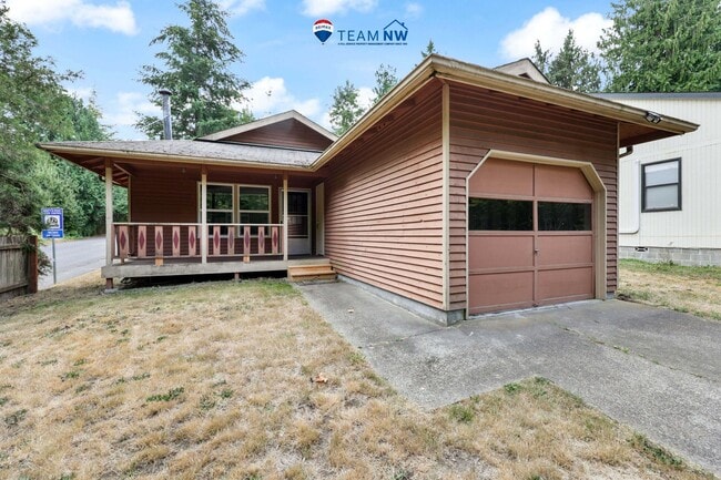 Building Photo - MOVE IN READY! Tumwater rambler 2 beds plus den 1.5 baths. No Pets.
