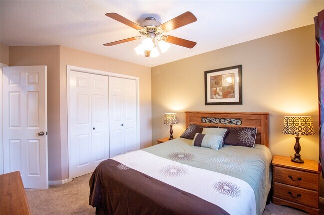 Photo - 7911 Hidden Oaks Ln
