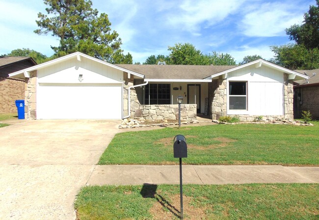 Spacious home in Broken Arrow! - Spacious home in Broken Arrow!