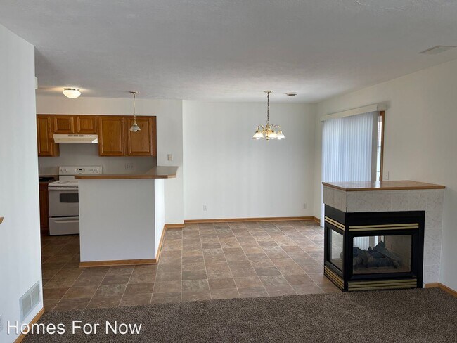 Photo - 3 br, 2.5 bath House - 5631 138th St N