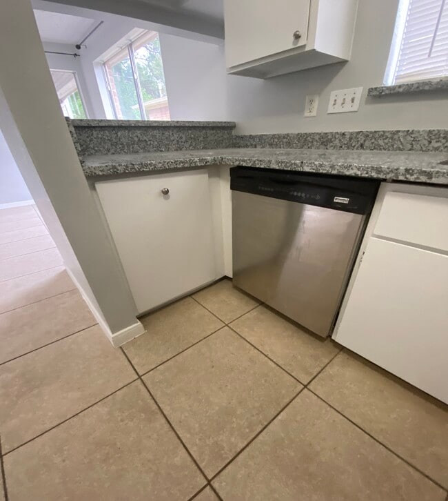 Photo - 7842 Winehill Ln