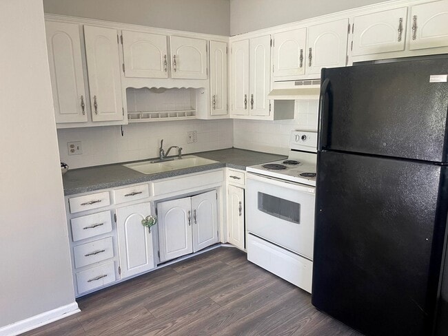 Fresh & Updated 1/2 Duplex - Fresh & Updated 1/2 Duplex Casa Adosada