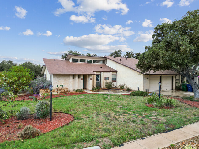 Building Photo - 4602 Pinecomb Woods St Rental