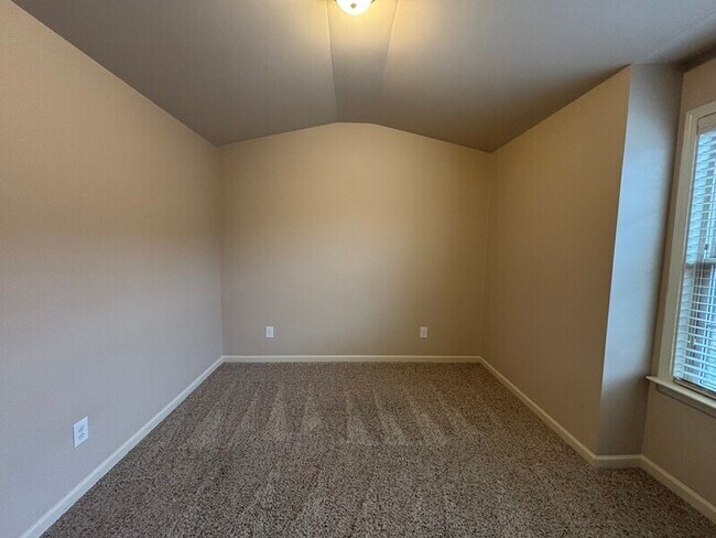 Photo - 2218 Knoxhill View