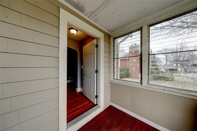 Photo - 157 Sandringham Ave Apartamento