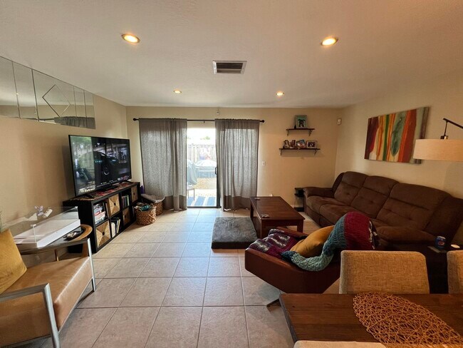 778 Hill Dr