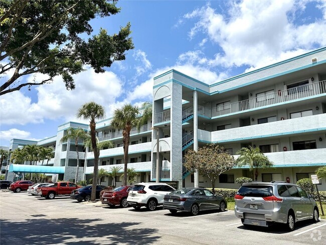 Building Photo - 4725 Lucerne Lakes Blvd E Unit 312 Rental