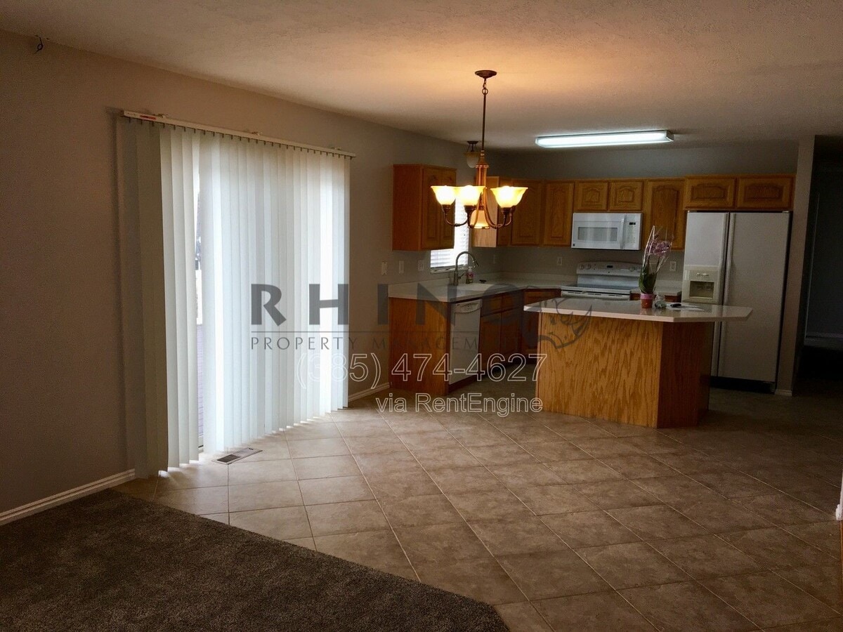 Photo - 1102 E 3325 N