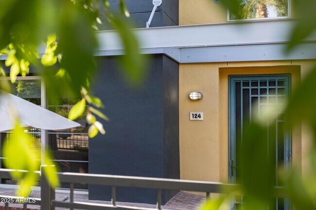 Photo - 706 E Washington St