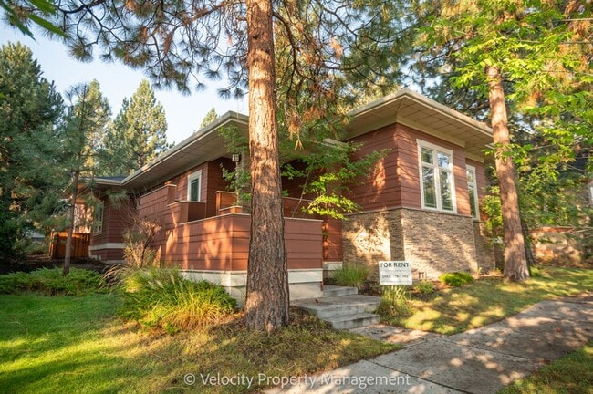 Building Photo - Beautiful NWX Home with 3 Car Garage!