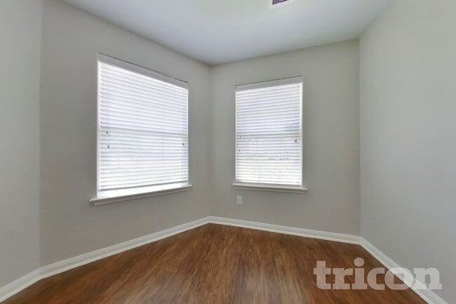 Photo - 2437 Regatta Ln