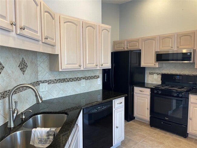 Photo - 386 Cello St