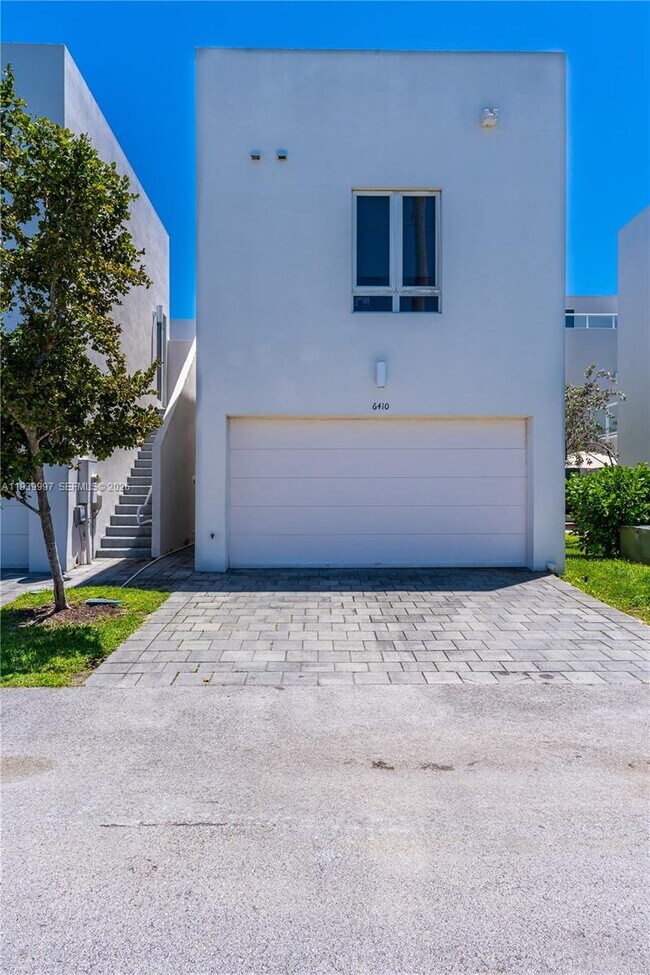 Photo - 6410 NW 105th Pl