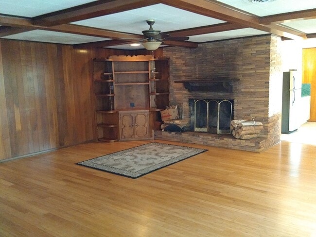 Photo - 801 W 8th St
