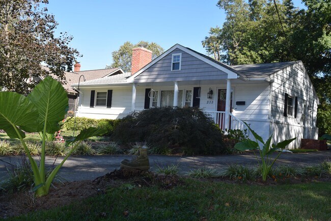 Photo - 310 La Salle Ave