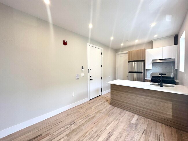 Photo - 108 Lembeck Ave Unidad 3CC