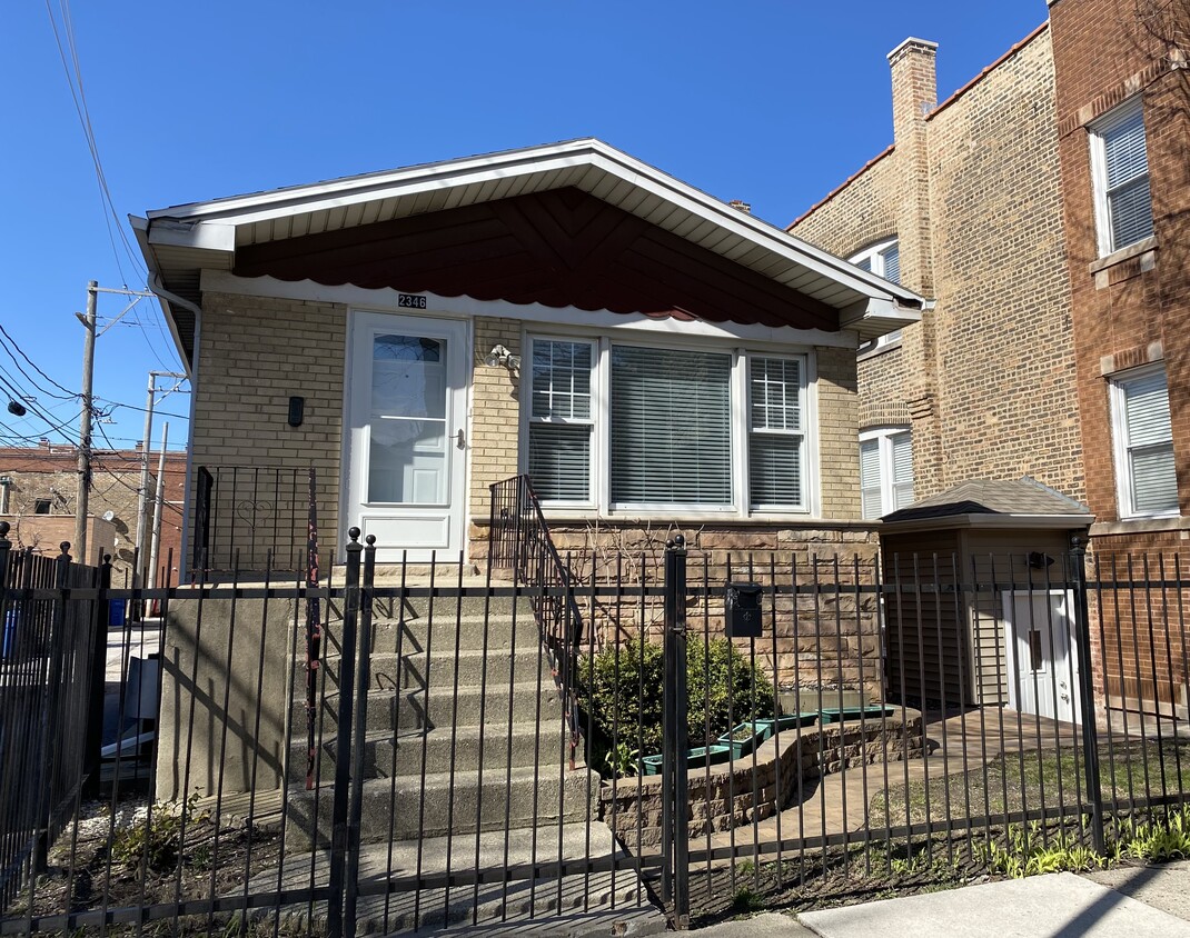 Photo - 2346 W Dickens Ave (Chicago, IL)