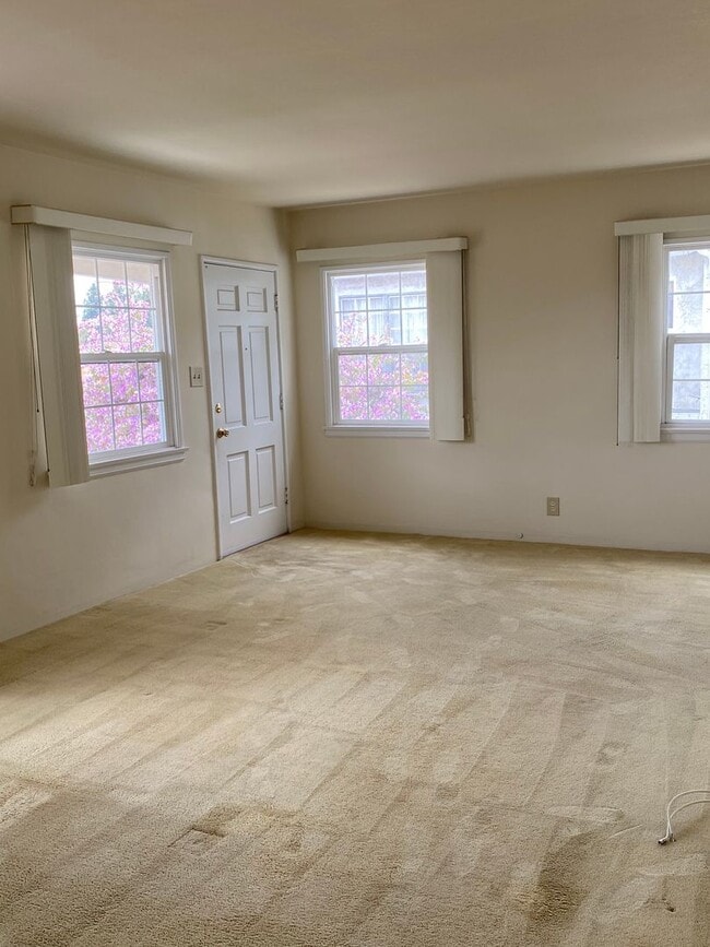 1007 W.Glenoaks