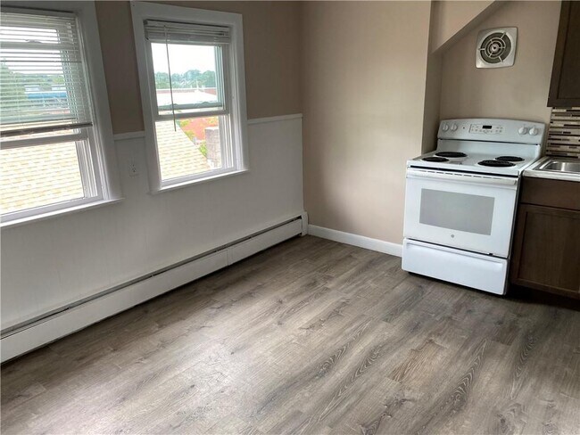 52 Barrett Ave Unit 2