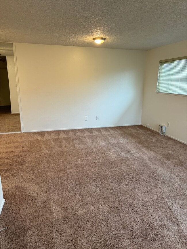 Photo - UPSTAIRS 2 BED UNIT IN ROSEVILLE!!