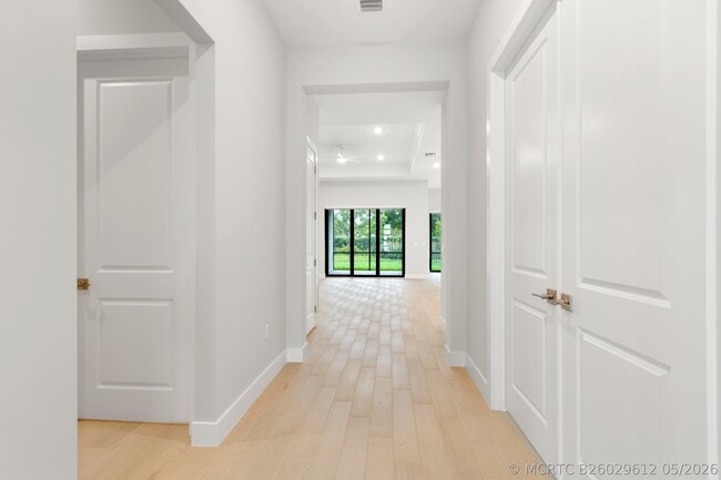 9195 Cape Honey Bee Ln