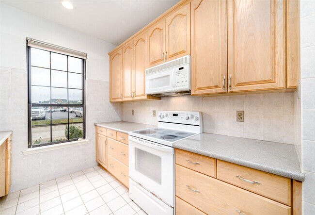 Photo - 7505 Memorial Woods Dr