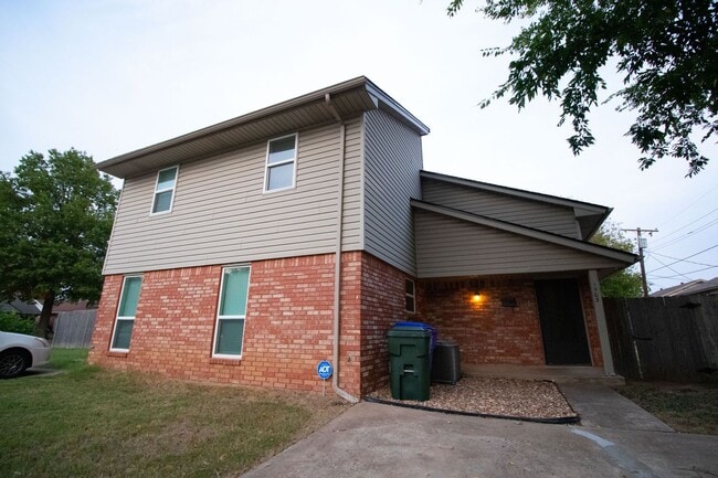 Building Photo - 1501 Barkley St Unit 1503 Barkley Rental