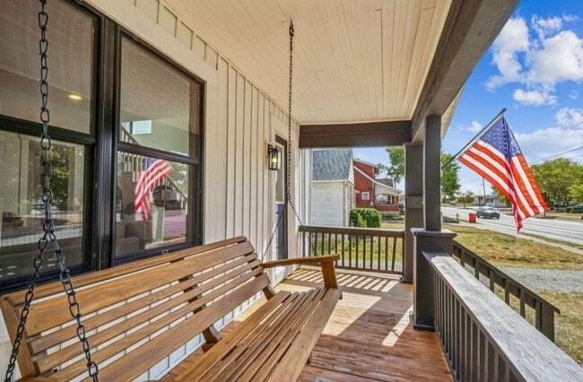 Photo - 4270 Broadway