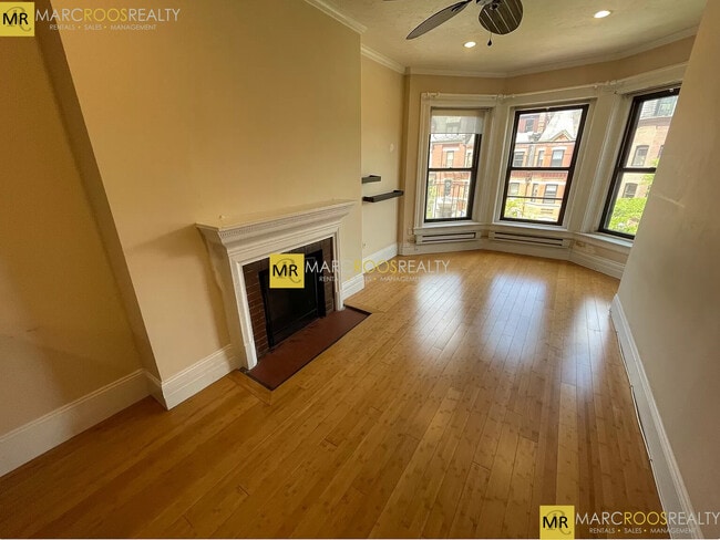 Photo - 256 Newbury St