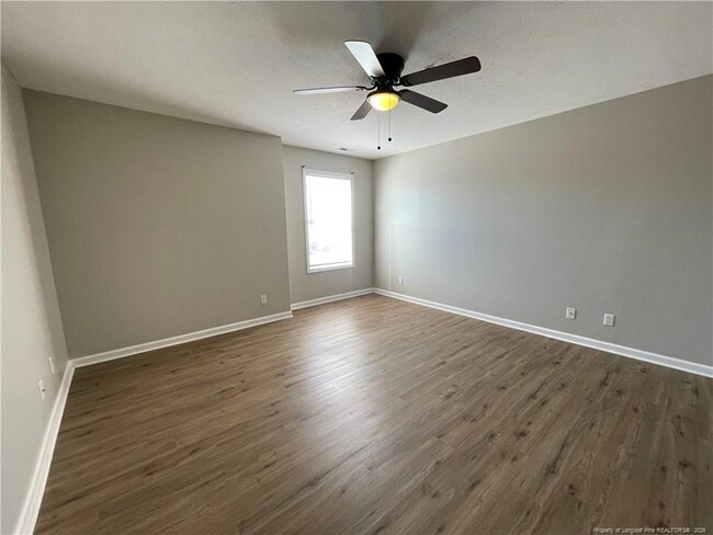 Photo - 267 Waterdown Dr