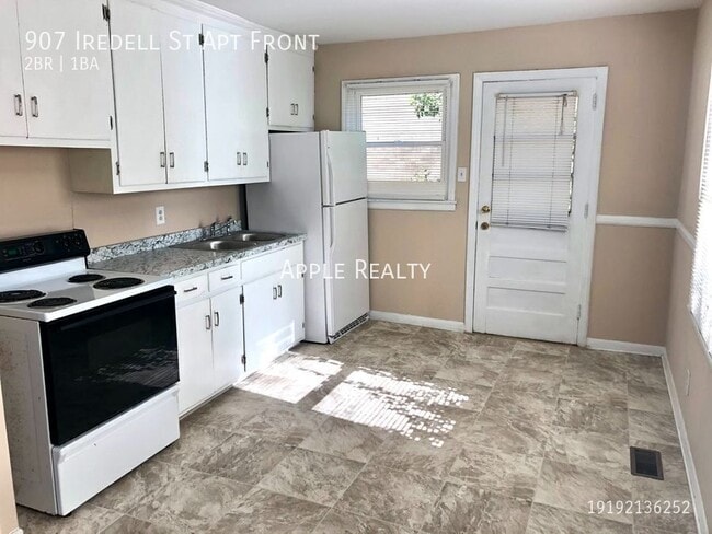 Photo - 907 Iredell St