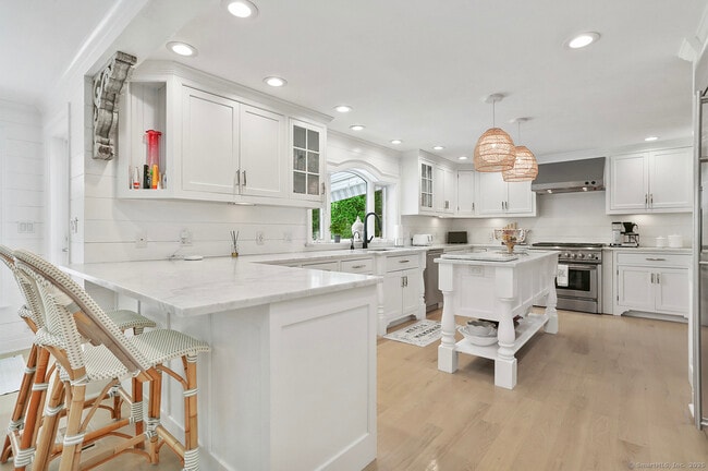 Photo - 672 Rowland Rd