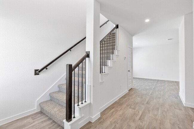 Photo - 31634 Whittis Hl Wy