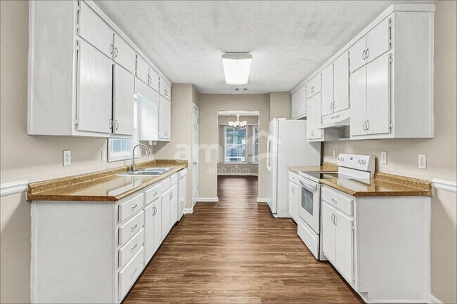 Photo - 1500 Chalet Cir