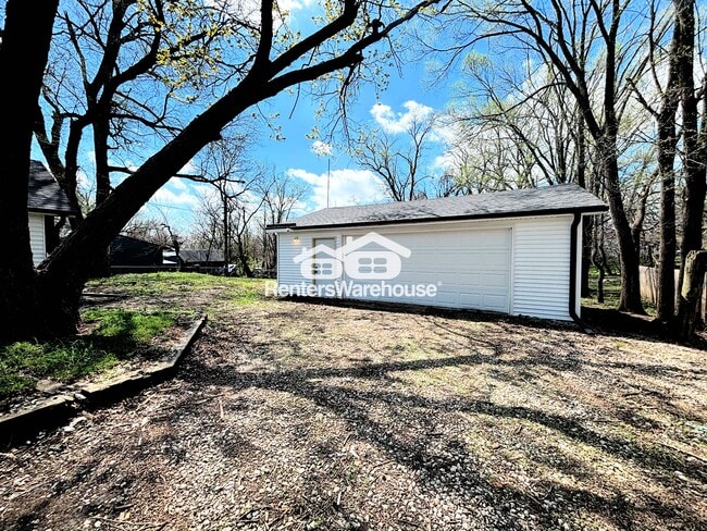 Photo - 4076 Indianola Ave