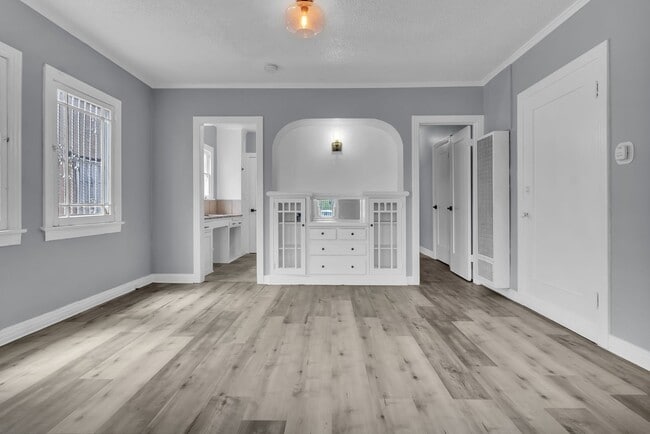 Building Photo - 1441 W 53rd St Unit 1439