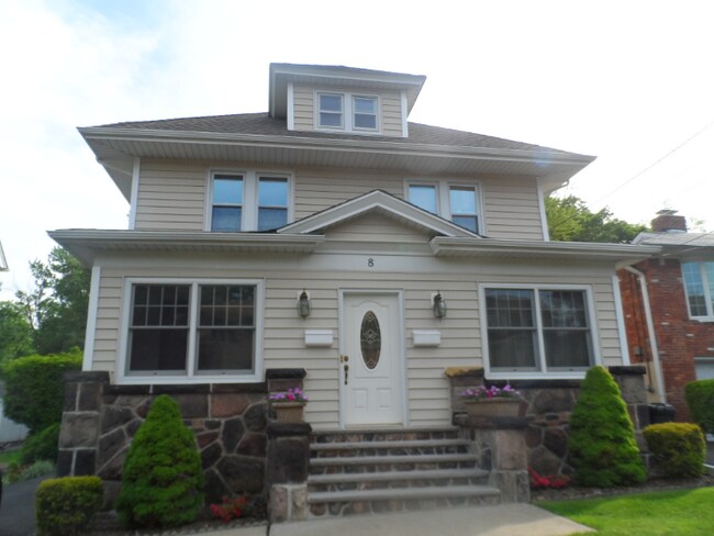 Building Photo - 8 Bayview Ave