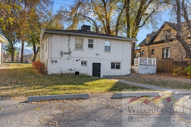 Building Photo - Javid Properties Triplex Unit 2