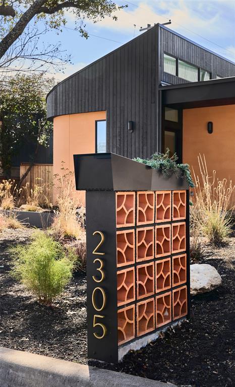 Photo - 2305 Westoak Dr